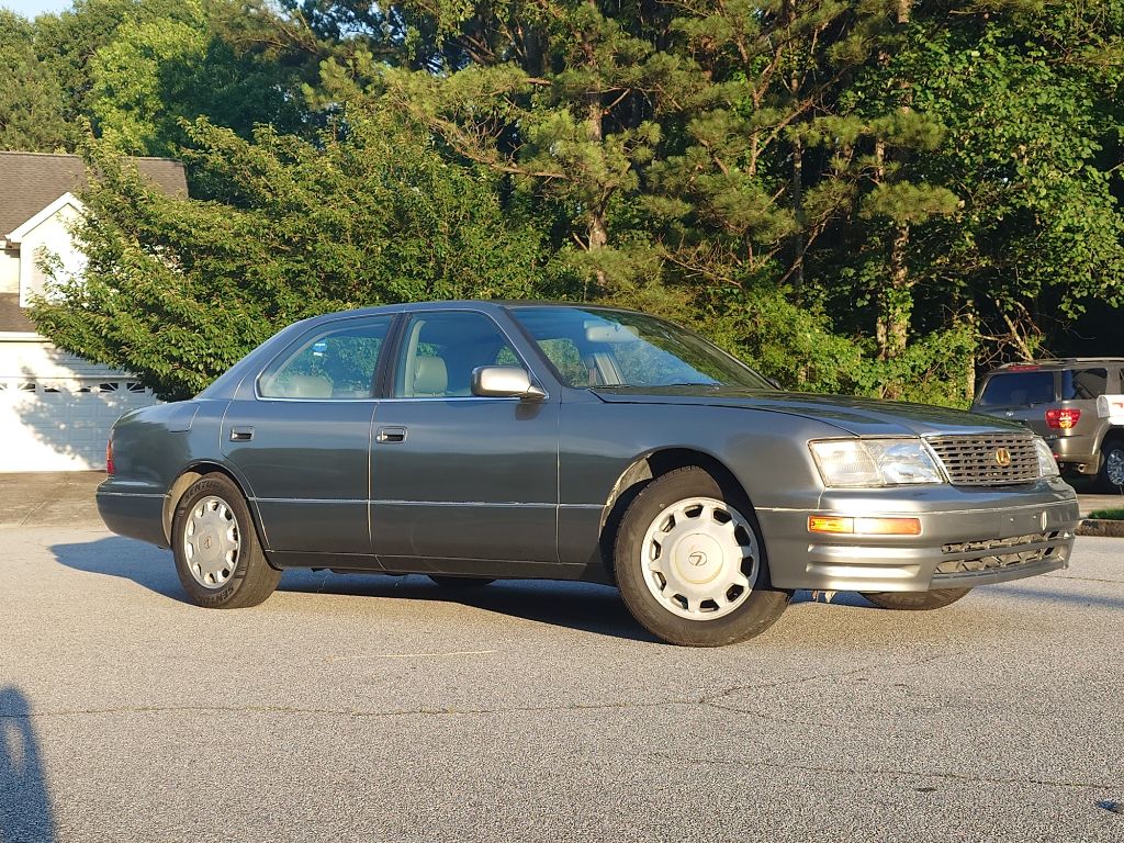 1995 Lexus LS's photo